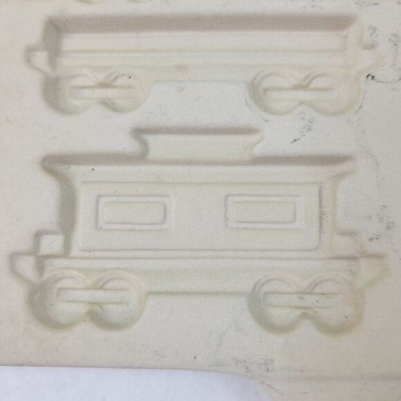 The Pampered Chef 1998 Gingerbread Train Stoneware Mold - Picture 8 of 11
